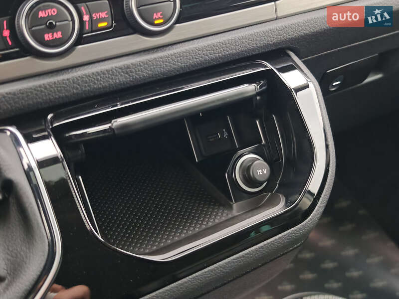 Минивэн Volkswagen Multivan 2019 в Луцке