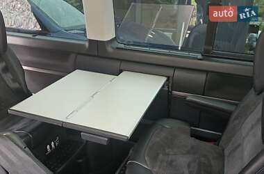 Мінівен Volkswagen Multivan 2017 в 