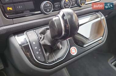 Мінівен Volkswagen Multivan 2017 в 