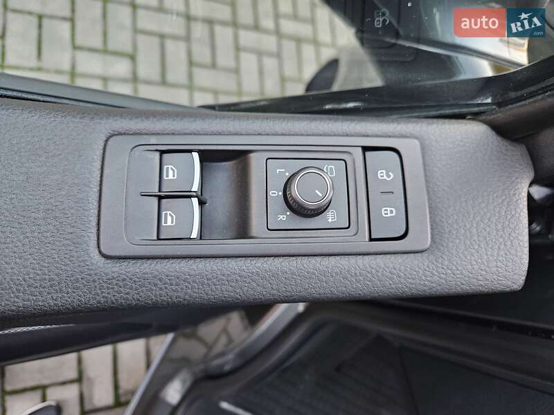 Минивэн Volkswagen Multivan 2015 в Киеве