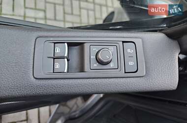 Мінівен Volkswagen Multivan 2015 в 