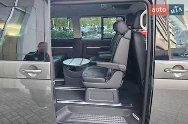 Мінівен Volkswagen Multivan 2015 в 