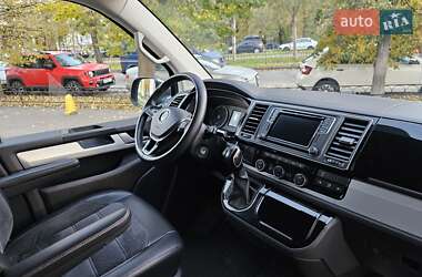 Мінівен Volkswagen Multivan 2015 в 