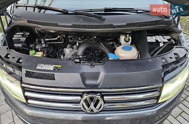Мінівен Volkswagen Multivan 2015 в 