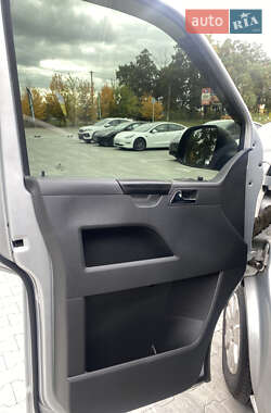 Мінівен Volkswagen Multivan 2012 в  фото 8 Мінівен Volkswagen Multivan 2012 в
