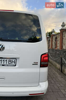 Мінівен Volkswagen Multivan 2015 в 