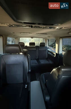 Мінівен Volkswagen Multivan 2012 в 