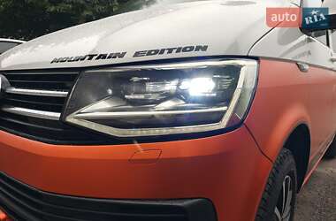 Мінівен Volkswagen Multivan 2016 в 