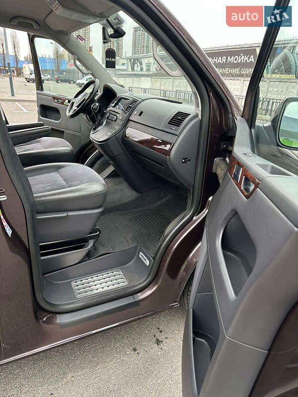 Мінівен Volkswagen Multivan 2012 в Києві