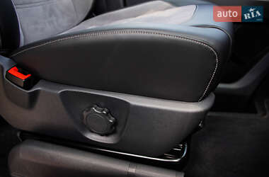 Минивэн Volkswagen Multivan 2020 в 