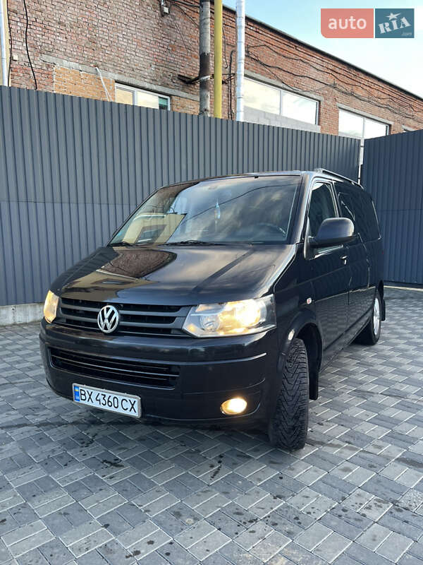 Мінівен Volkswagen Multivan 2011 в  фото Мінівен Volkswagen Multivan 2011 в