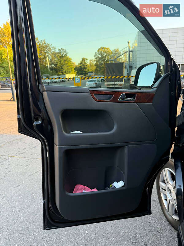 Мінівен Volkswagen Multivan 2009 в Харкові