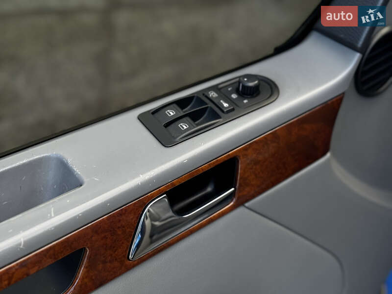 Мінівен Volkswagen Multivan 2007 в Житомирі