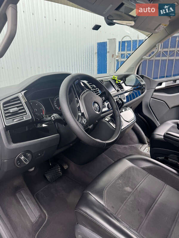 Минивэн Volkswagen Multivan 2016 в Виноградове