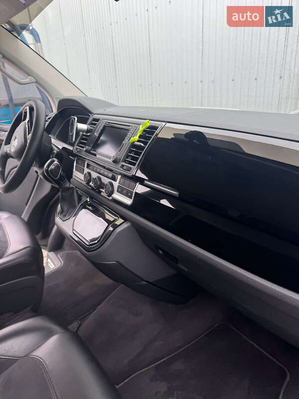 Минивэн Volkswagen Multivan 2016 в Виноградове