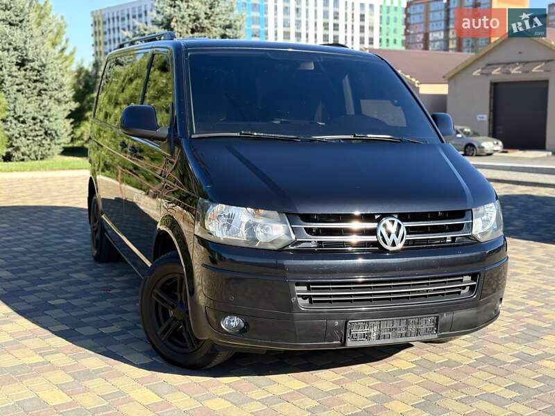 Мінівен Volkswagen Multivan 2013 в Дніпрі
