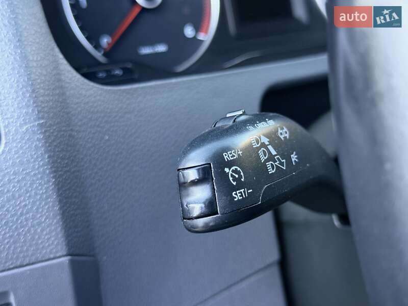 Мінівен Volkswagen Multivan 2013 в Дніпрі