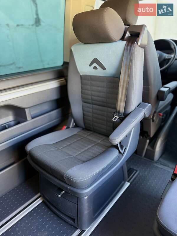 Мінівен Volkswagen Multivan 2013 в Дніпрі