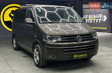 Минивэн Volkswagen Multivan 2015 в Черновцах