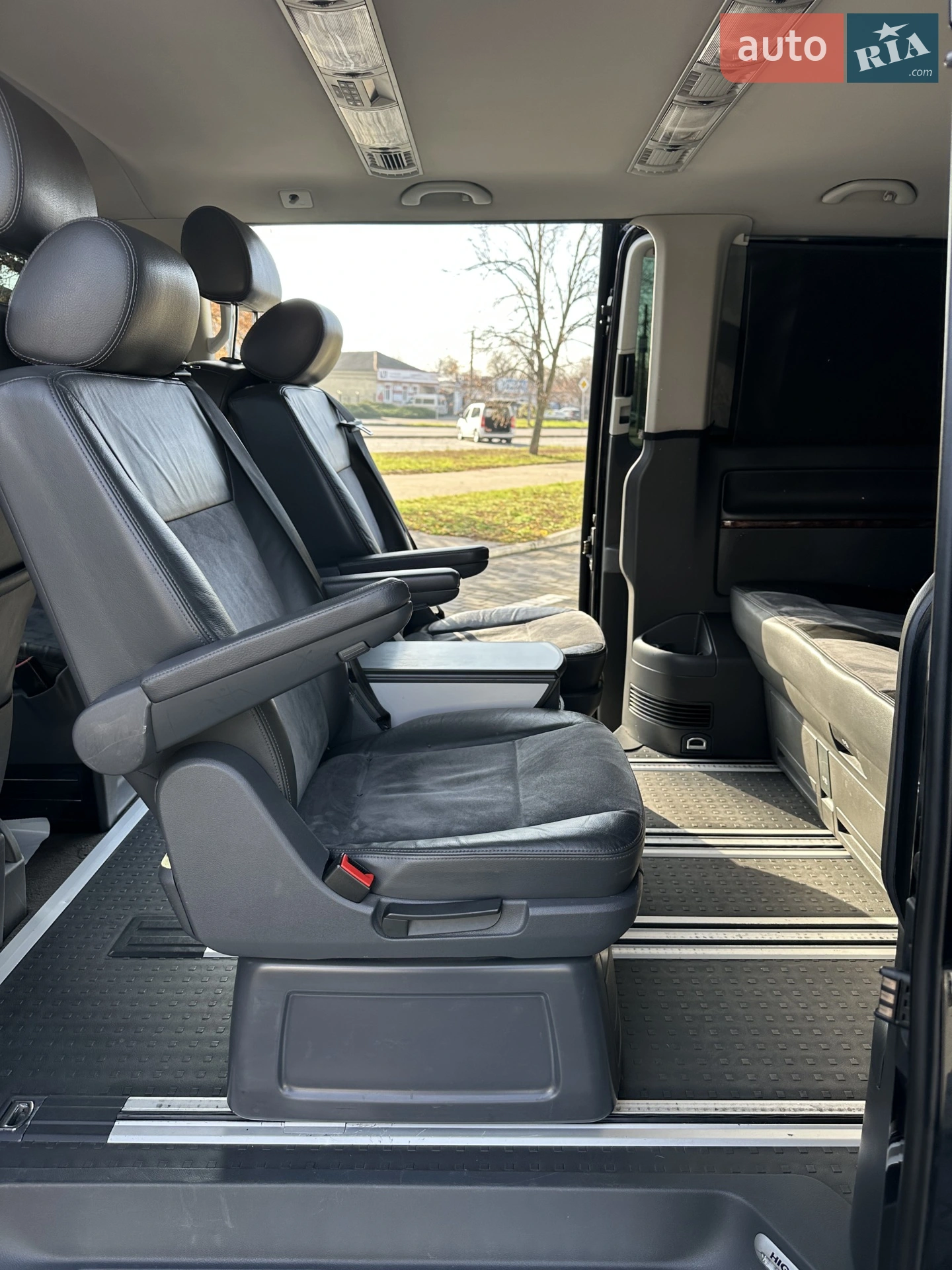 2011 Volkswagen Multivan - мініатюра 33