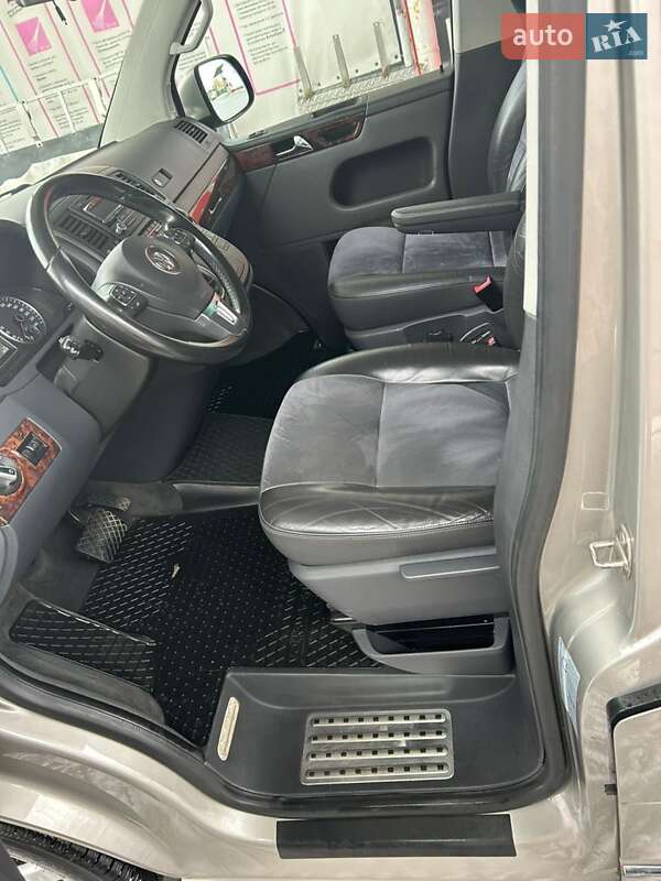 Минивэн Volkswagen Multivan 2012 в Киеве
