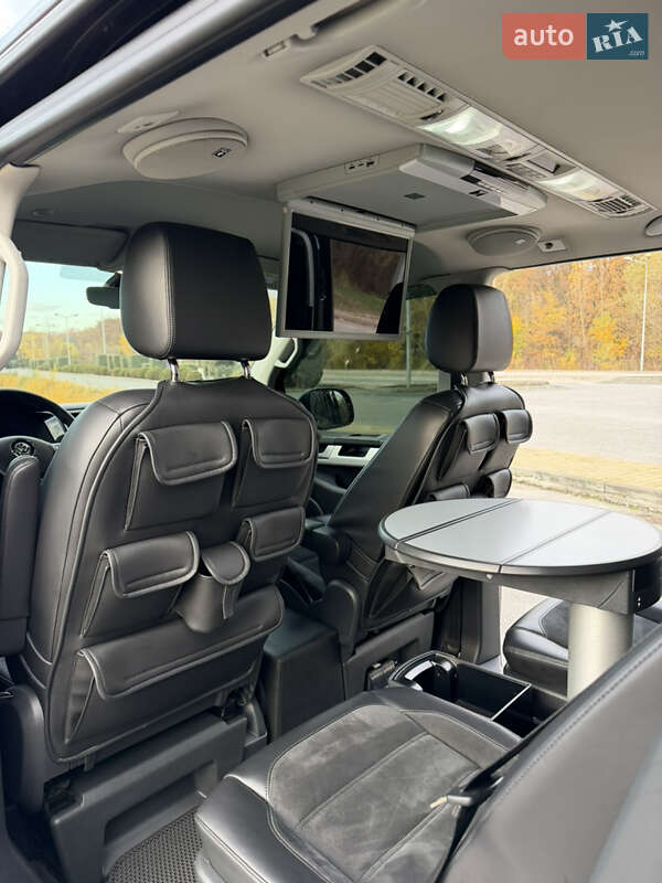 Мінівен Volkswagen Multivan 2015 в Дніпрі