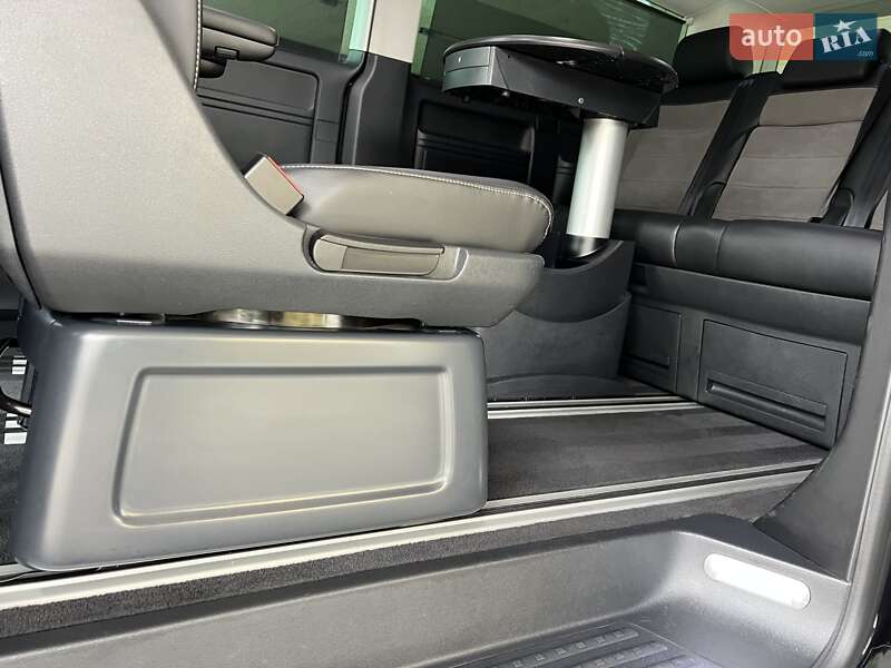 Минивэн Volkswagen Multivan 2021 в Киеве
