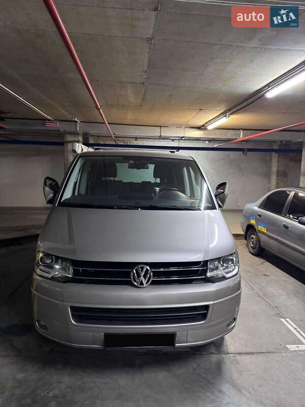 Мінівен Volkswagen Multivan 2015 в Києві