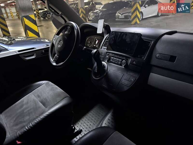 Мінівен Volkswagen Multivan 2015 в Києві