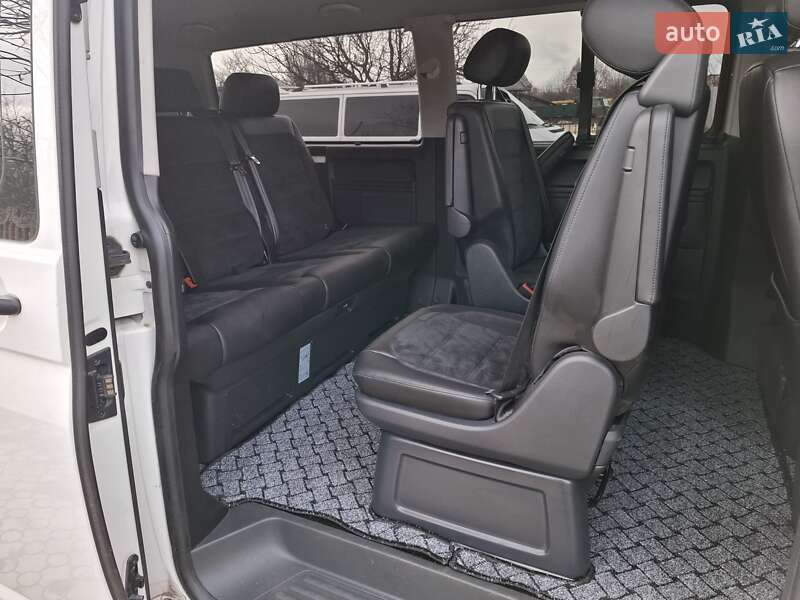 Минивэн Volkswagen Multivan 2017 в Черновцах