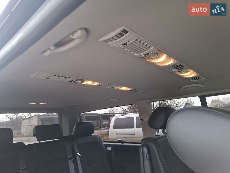 Минивэн Volkswagen Multivan 2017 в Черновцах
