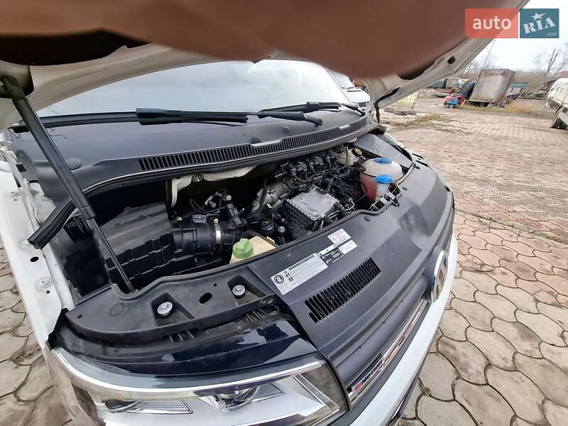 Минивэн Volkswagen Multivan 2017 в Черновцах