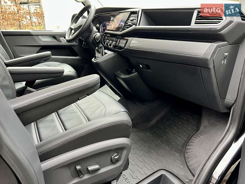 Минивэн Volkswagen Multivan 2022 в Киеве