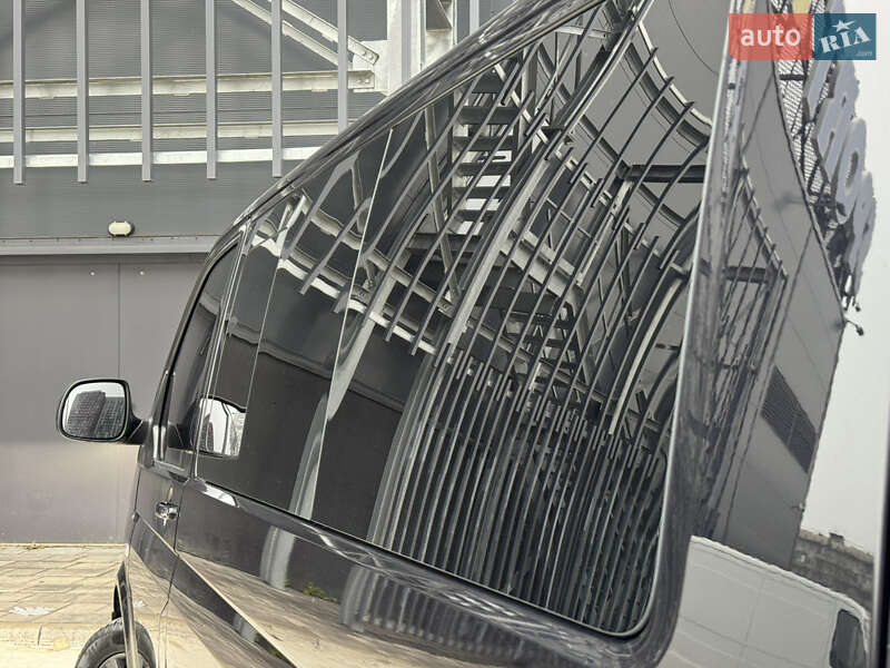 Минивэн Volkswagen Multivan 2012 в Киеве