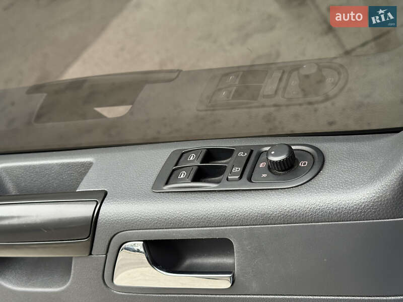 Минивэн Volkswagen Multivan 2012 в Киеве