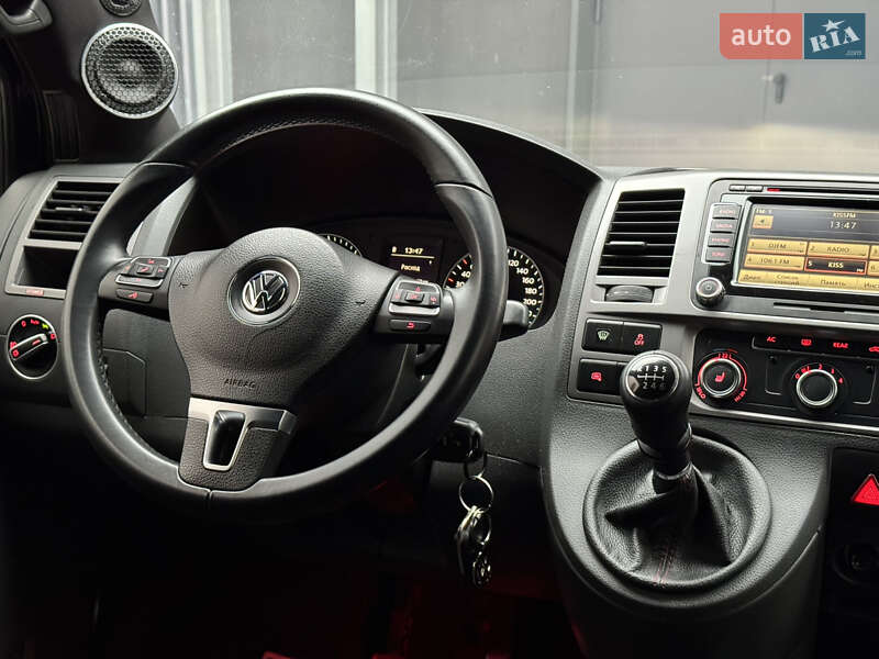 Минивэн Volkswagen Multivan 2012 в Киеве