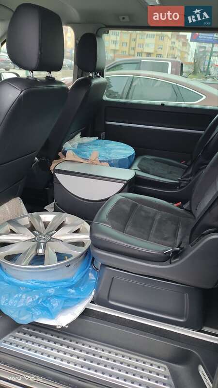 Минивэн Volkswagen Multivan 2016 в Киеве