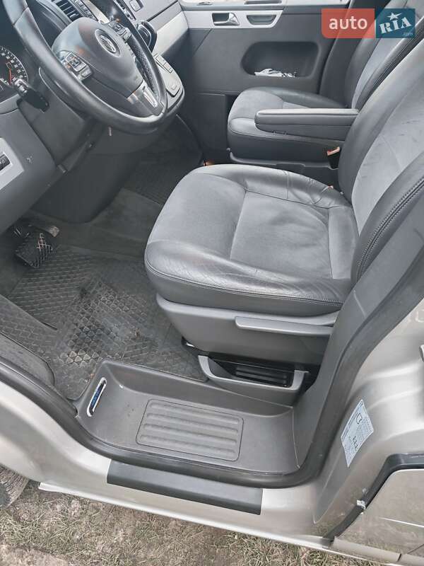 Минивэн Volkswagen Multivan 2013 в Сарнах
