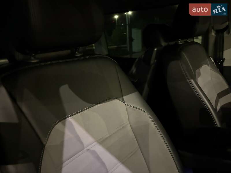 Минивэн Volkswagen Multivan 2022 в Киеве