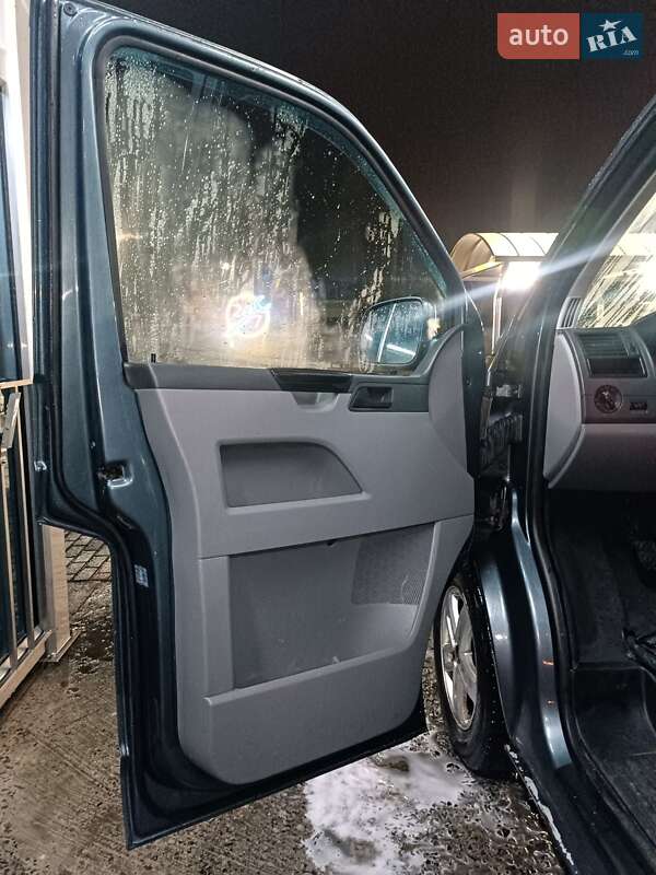 Минивэн Volkswagen Multivan 2008 в Ровно