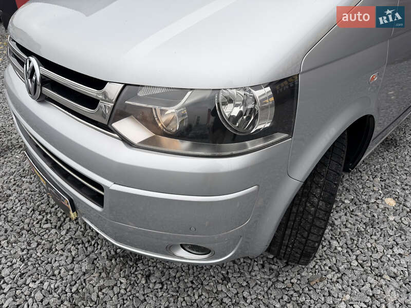 Минивэн Volkswagen Multivan 2011 в Стрые