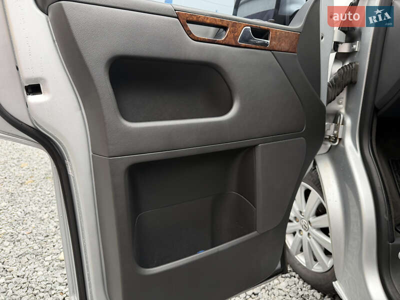 Минивэн Volkswagen Multivan 2011 в Стрые