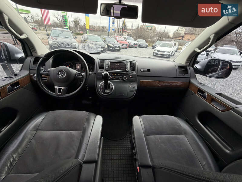 Минивэн Volkswagen Multivan 2011 в Стрые
