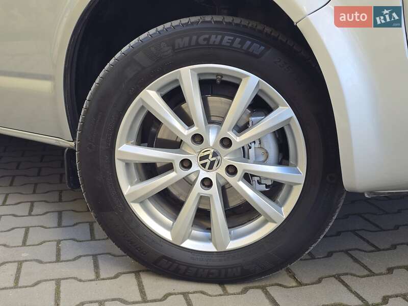 Минивэн Volkswagen Multivan 2013 в Хмельницком