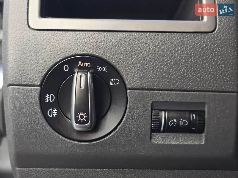 Минивэн Volkswagen Multivan 2013 в Хмельницком