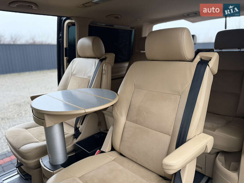 Минивэн Volkswagen Multivan 2009 в Берегово