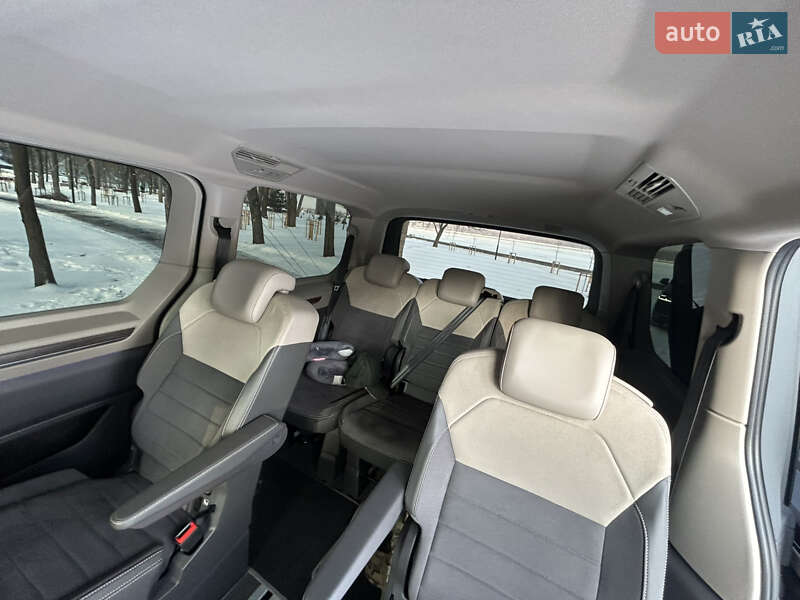 Минивэн Volkswagen Multivan 2023 в Киеве