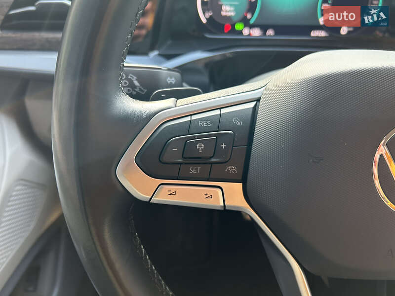 Минивэн Volkswagen Multivan 2023 в Киеве