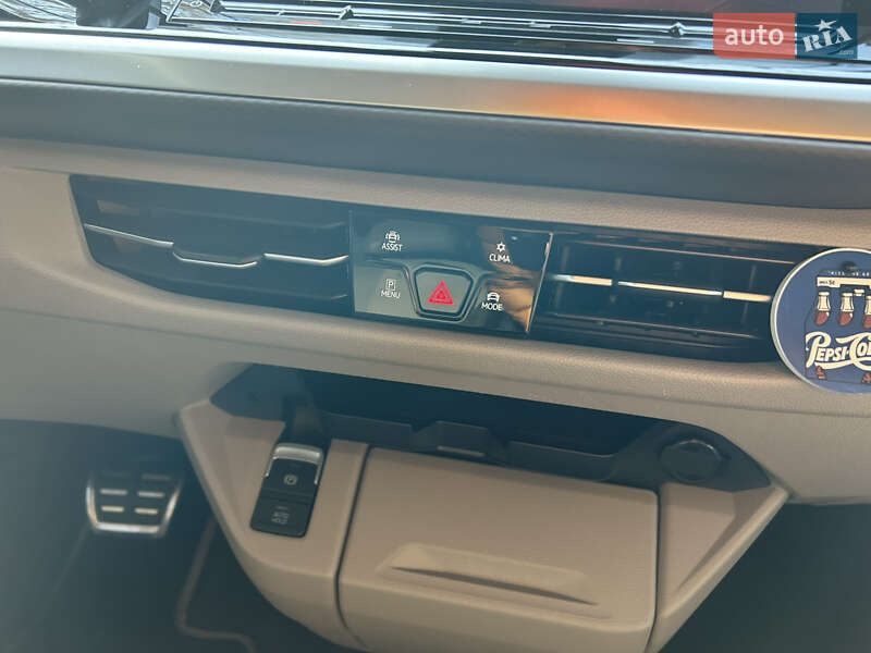 Минивэн Volkswagen Multivan 2023 в Киеве