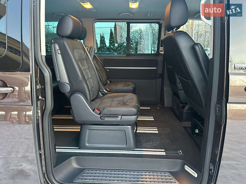 Минивэн Volkswagen Multivan 2017 в Киеве